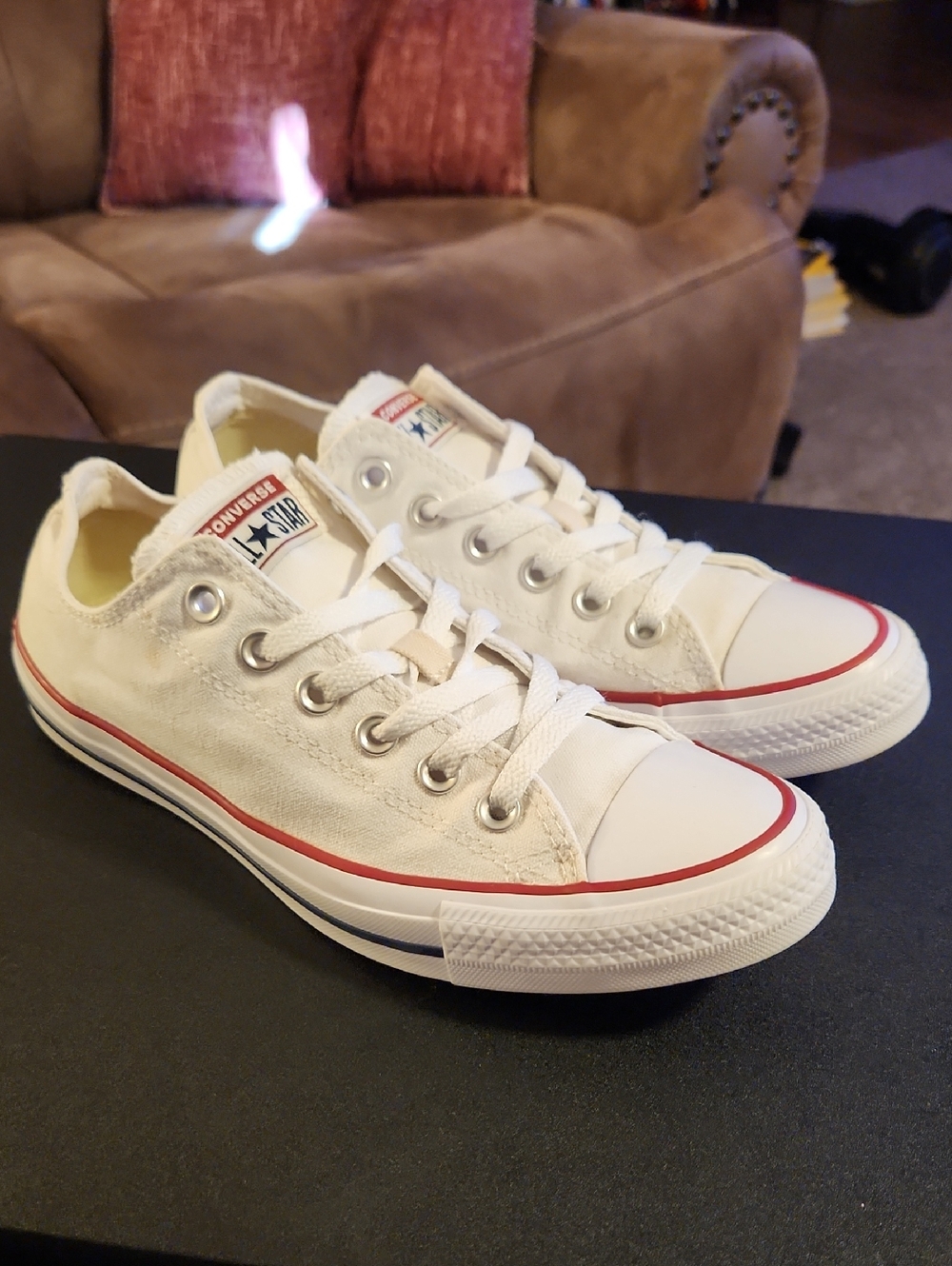 Converse Low Top Sneakers in Off-White with Red Trim. Womens Sz 8.5